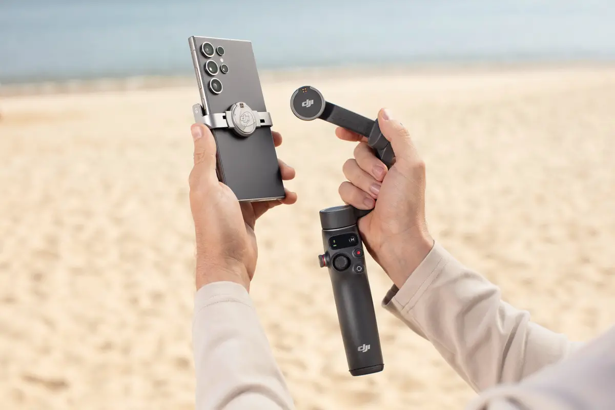 مگنت هولدر موبایل اسمو موبایل 7 DJI OM 7 Series Magnetic Phone Clamp Clamp 3 در حال استفاده روی گوشی در ساحل